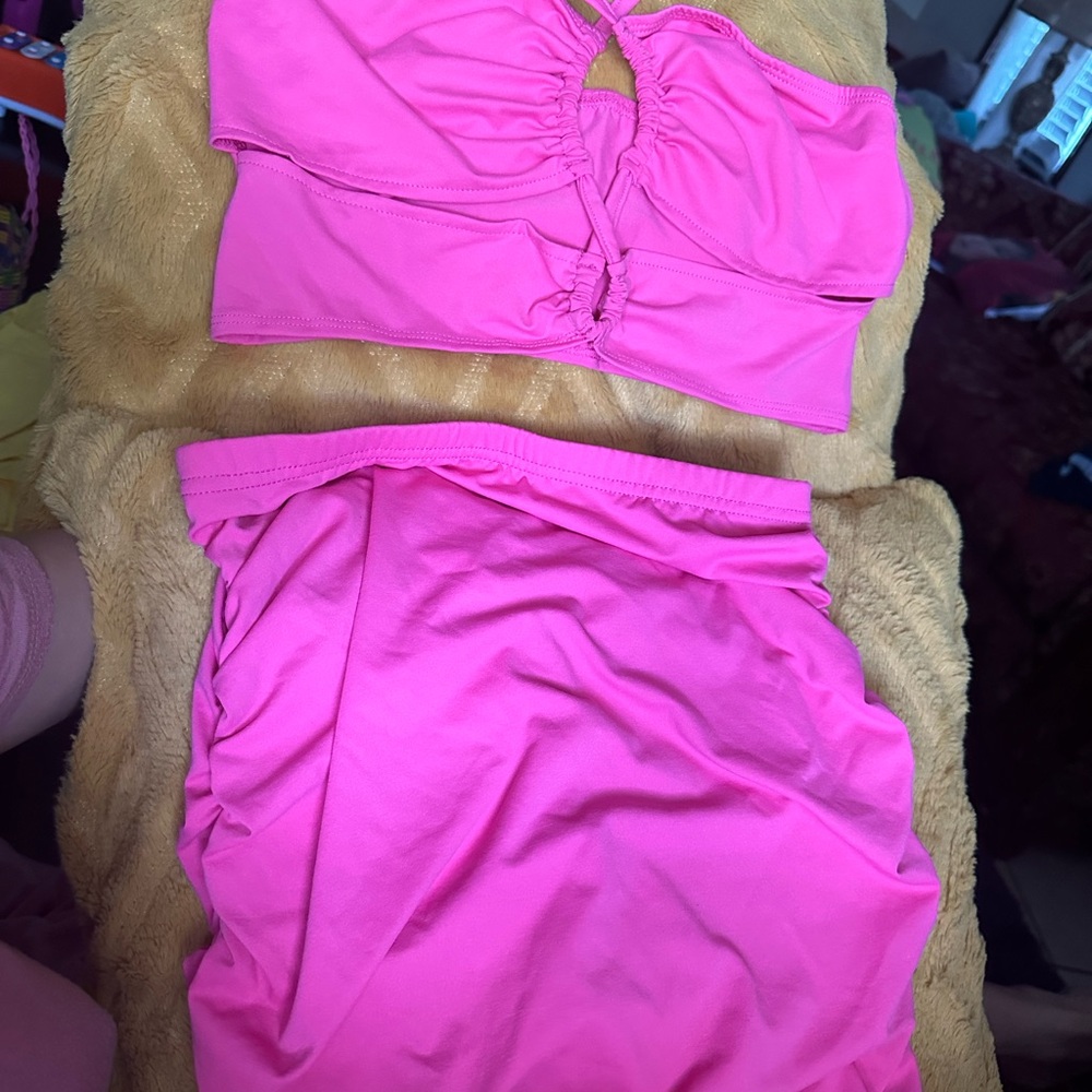 🌺 BUNDLE 4 ITEMS FOR $20 🍒
Vibrant Pink Top & Skirt